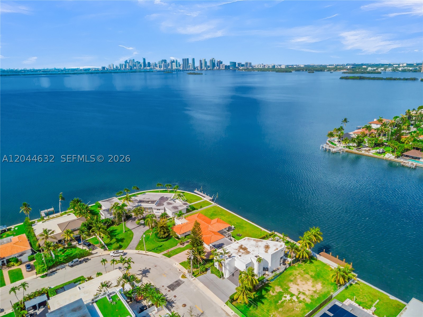 7500 W Treasure Dr, North Bay Village FL 33141