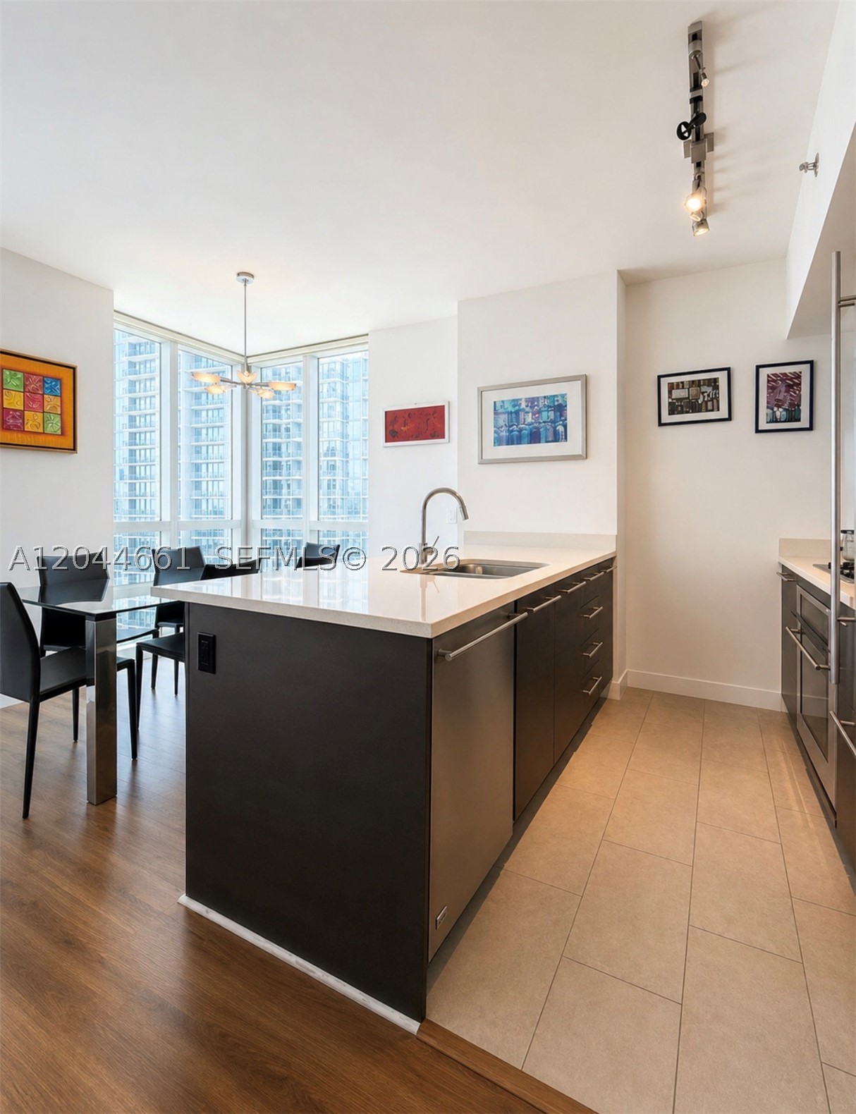 55 SE 6th St #2802, Miami FL 33131