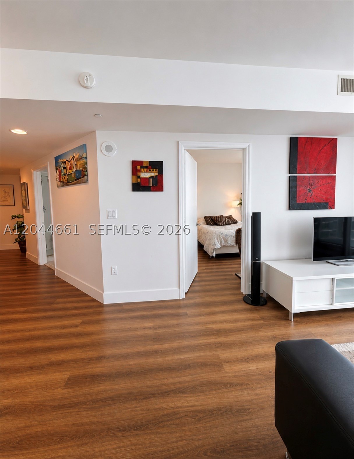 55 SE 6th St #2802, Miami FL 33131