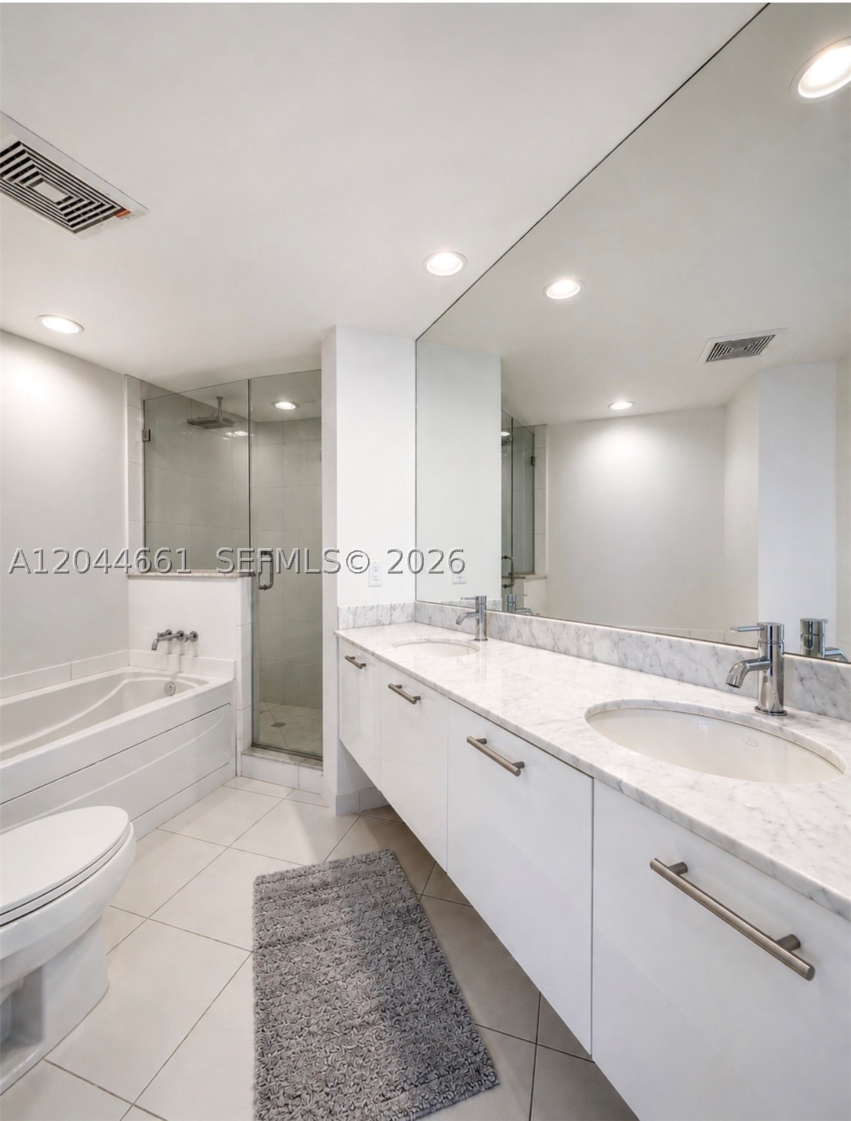 55 SE 6th St #2802, Miami FL 33131