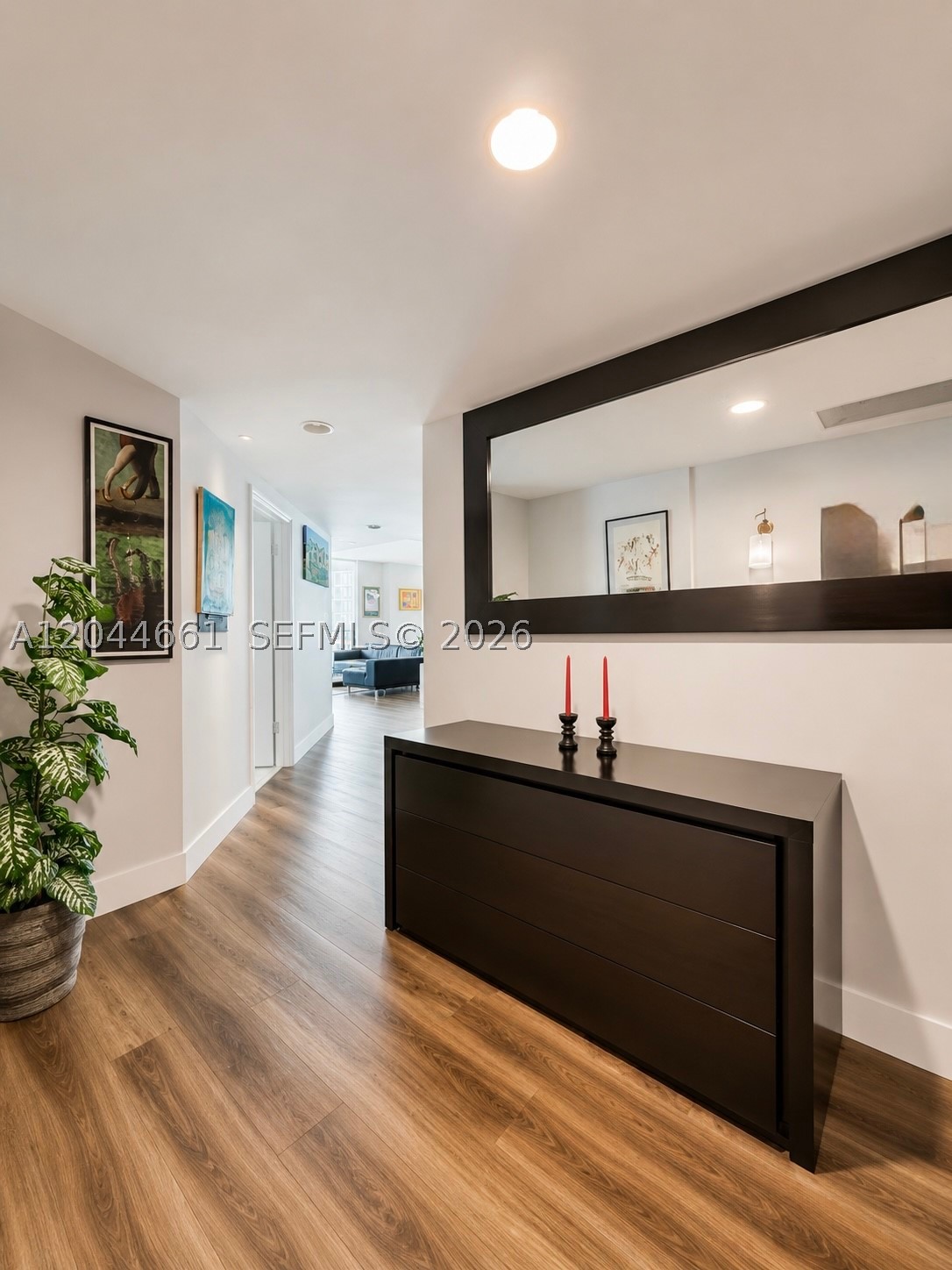 55 SE 6th St #2802, Miami FL 33131