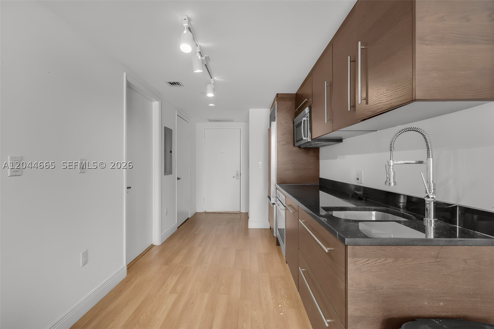 475 Brickell Ave #2508, Miami FL 33131