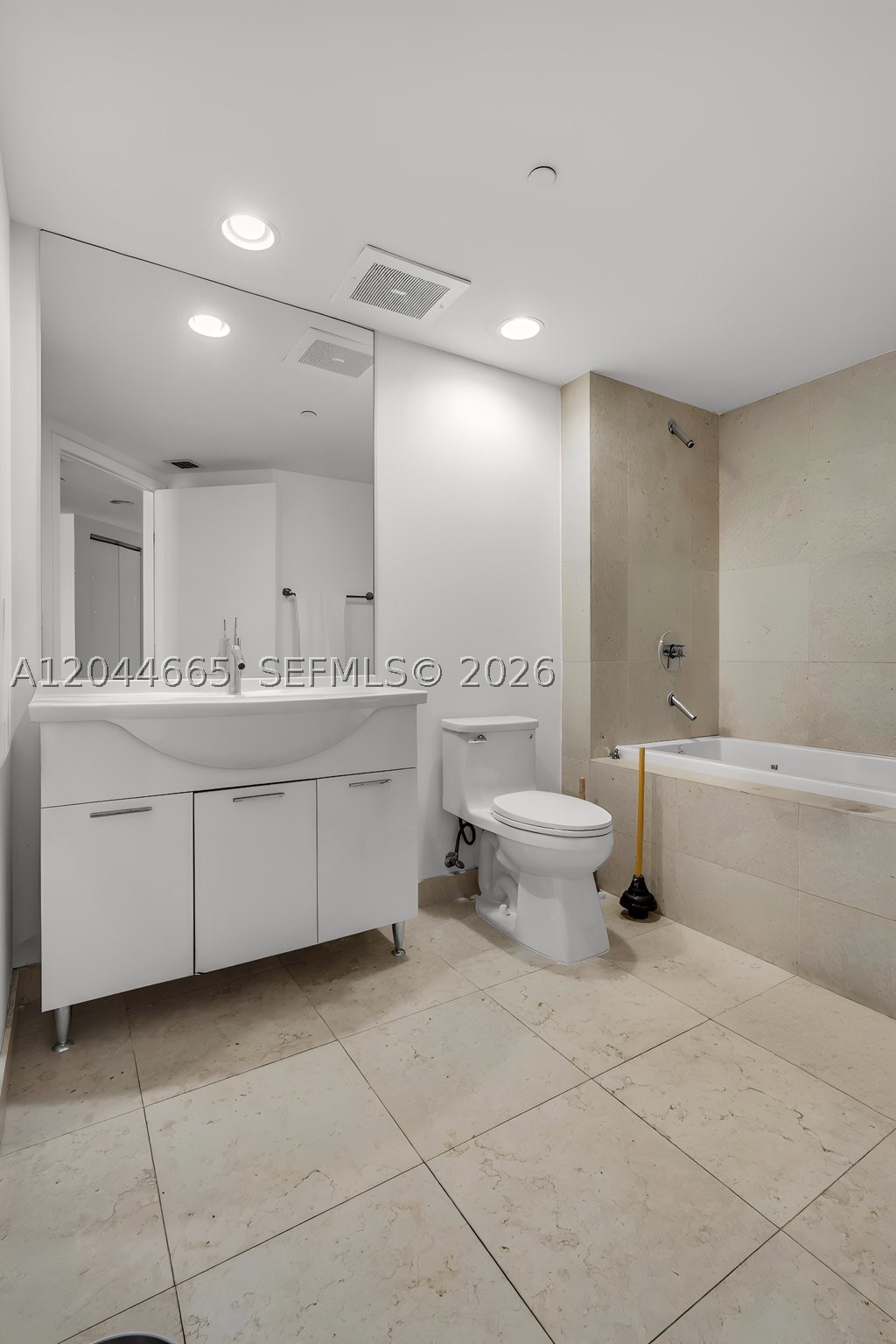475 Brickell Ave #2508, Miami FL 33131