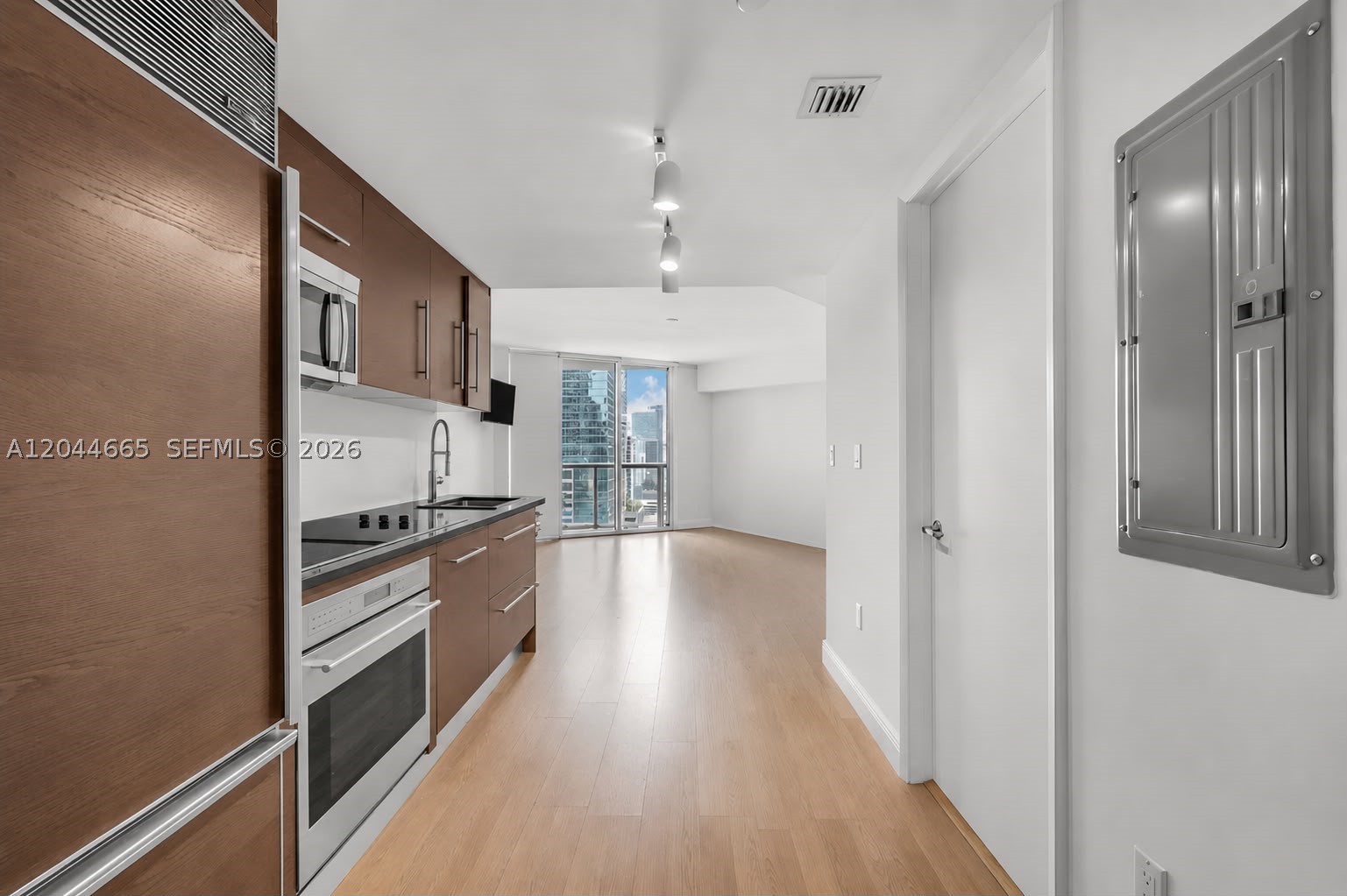 475 Brickell Ave #2508, Miami FL 33131