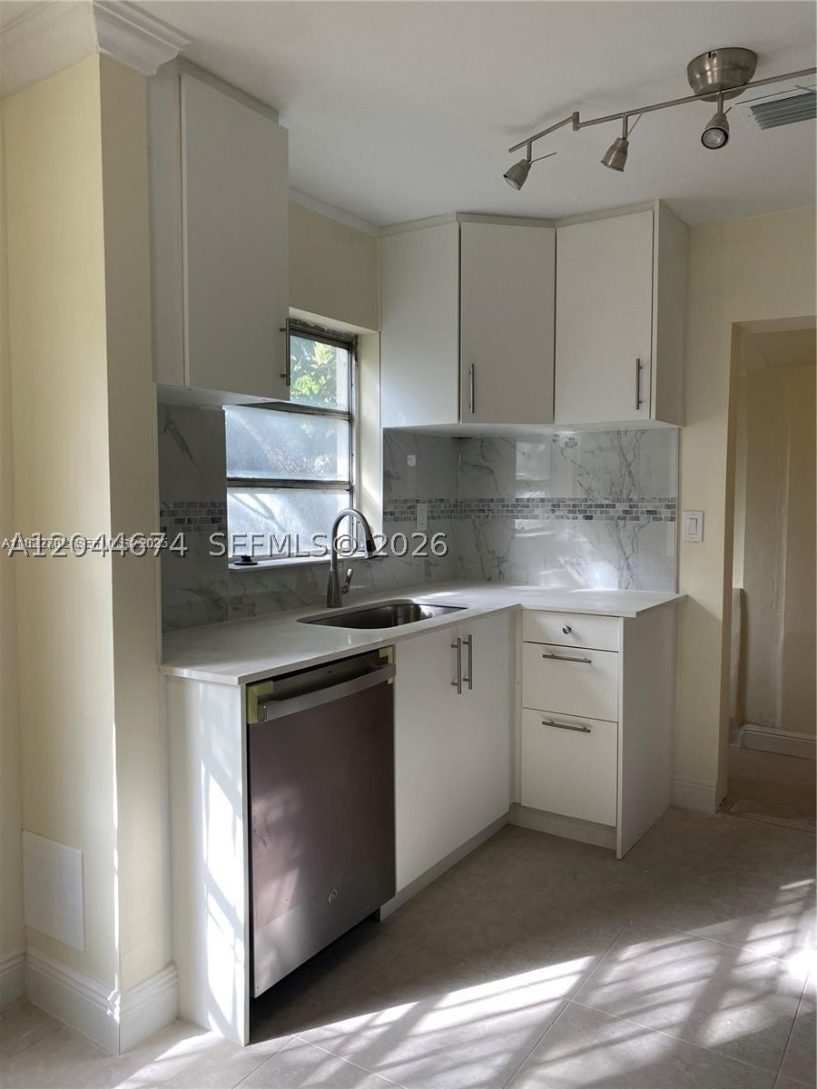 170 NW 49th St, Miami FL 33127