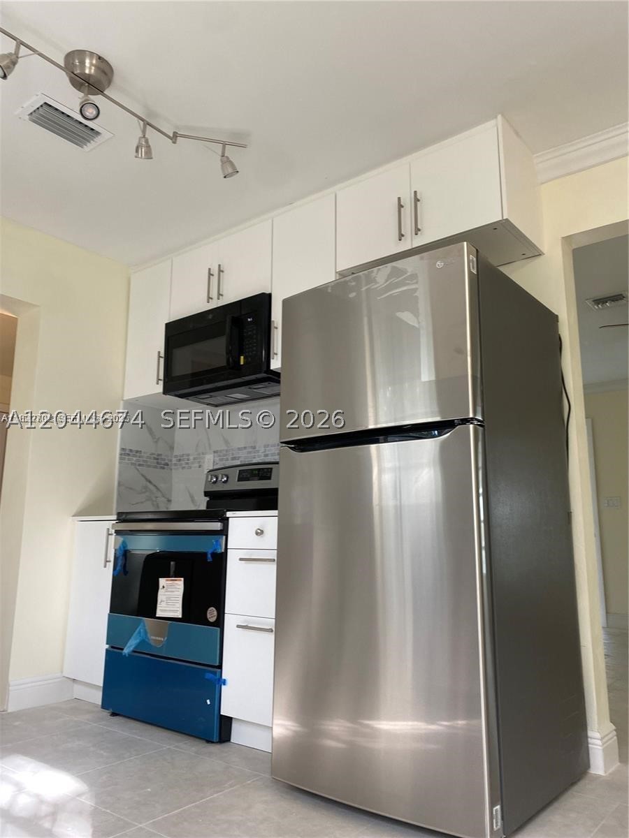 170 NW 49th St, Miami FL 33127