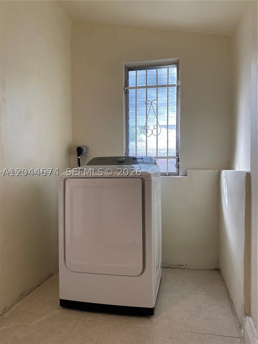 170 NW 49th St, Miami FL 33127