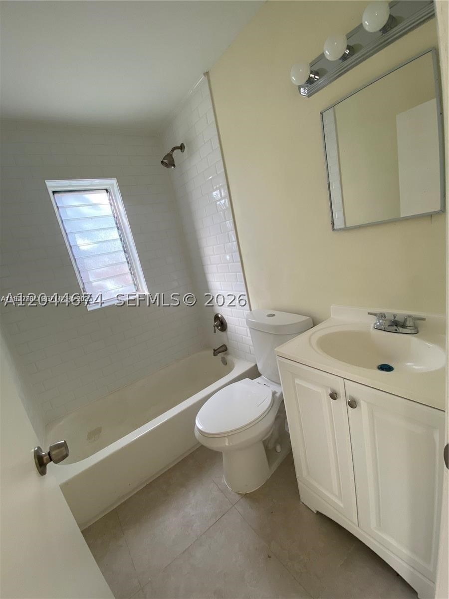 170 NW 49th St, Miami FL 33127
