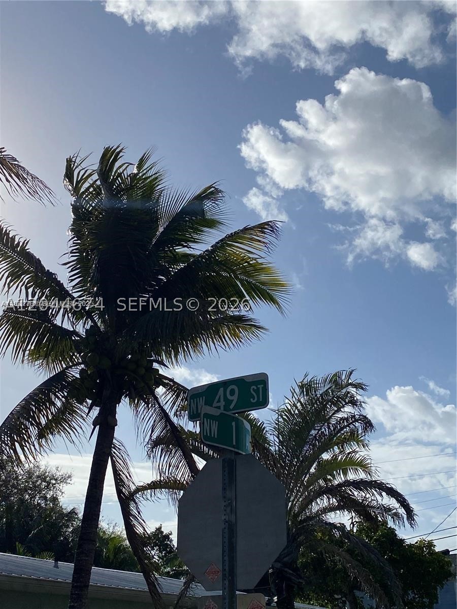 170 NW 49th St, Miami FL 33127