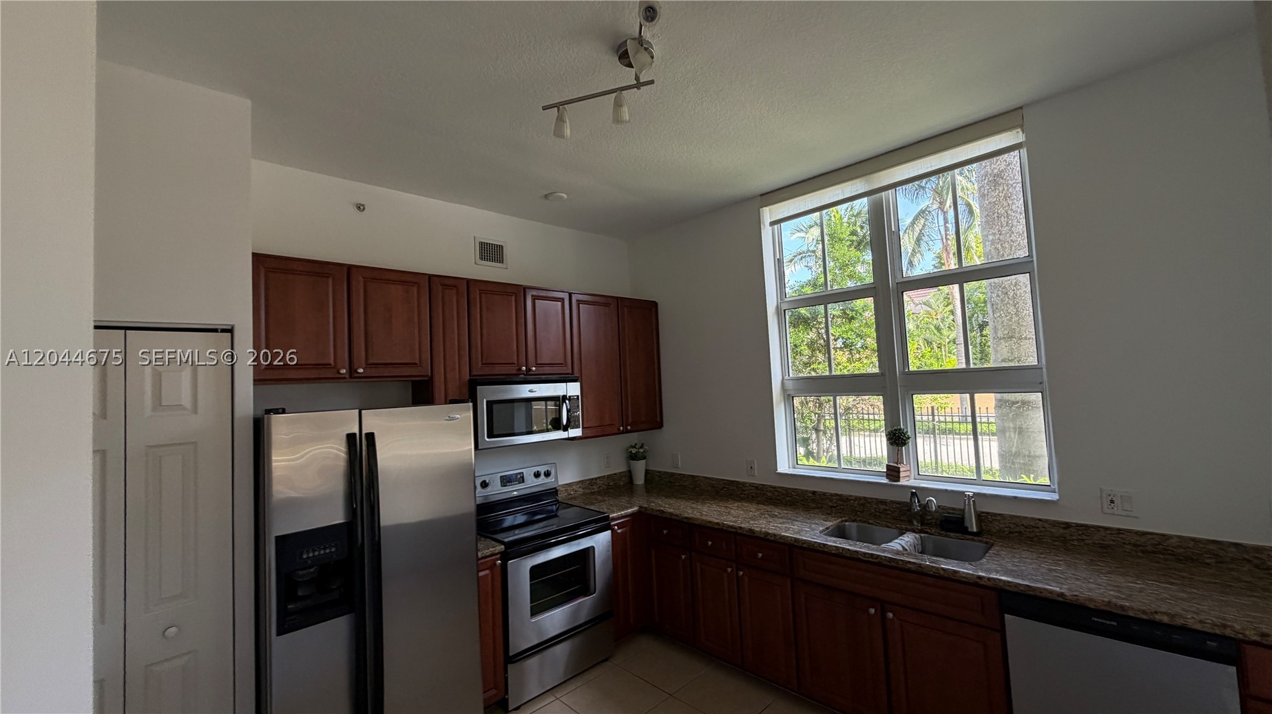 3001 NE 185th St #129, Aventura FL 33180