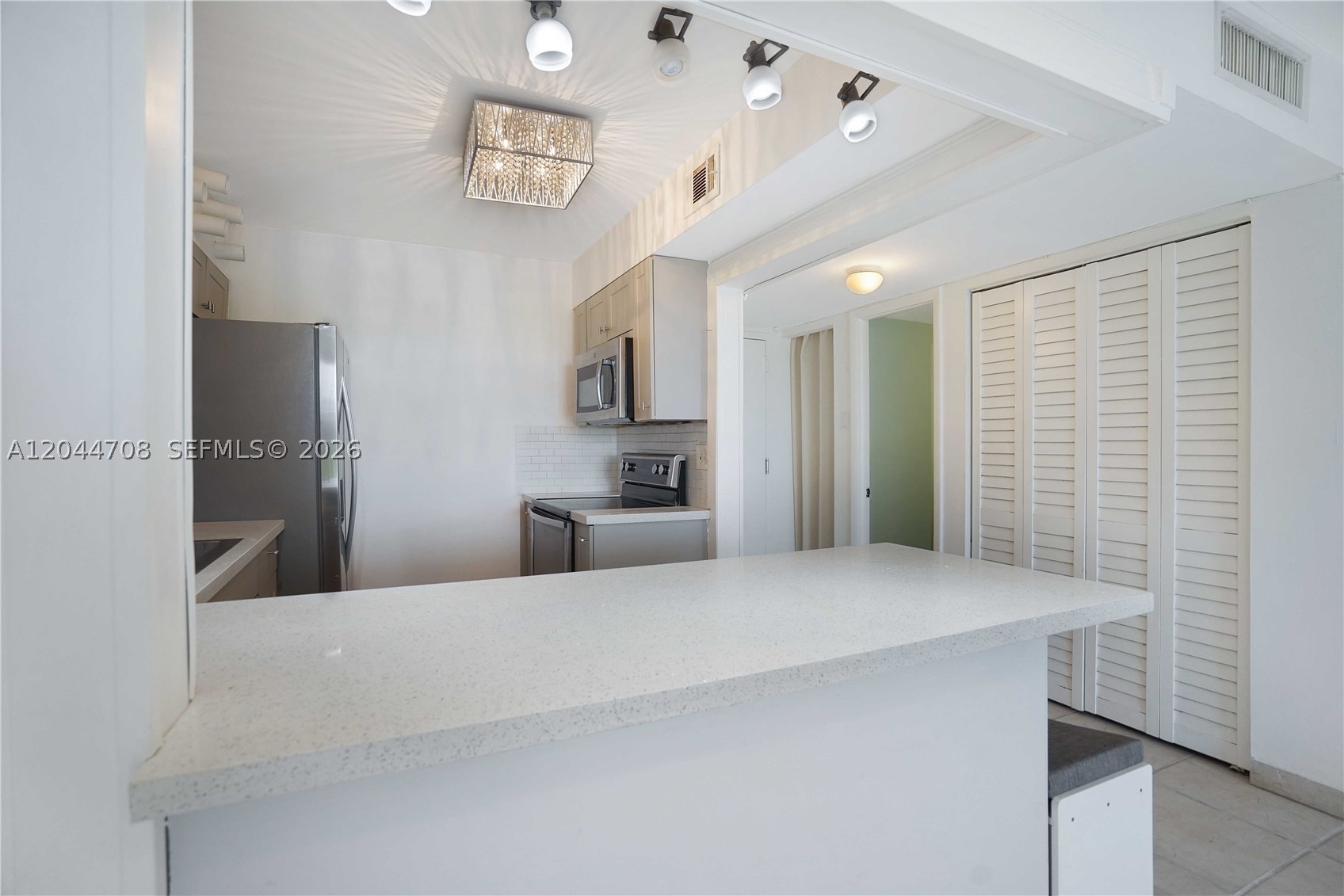 6900 Bay Dr #3H, Miami Beach FL 33141