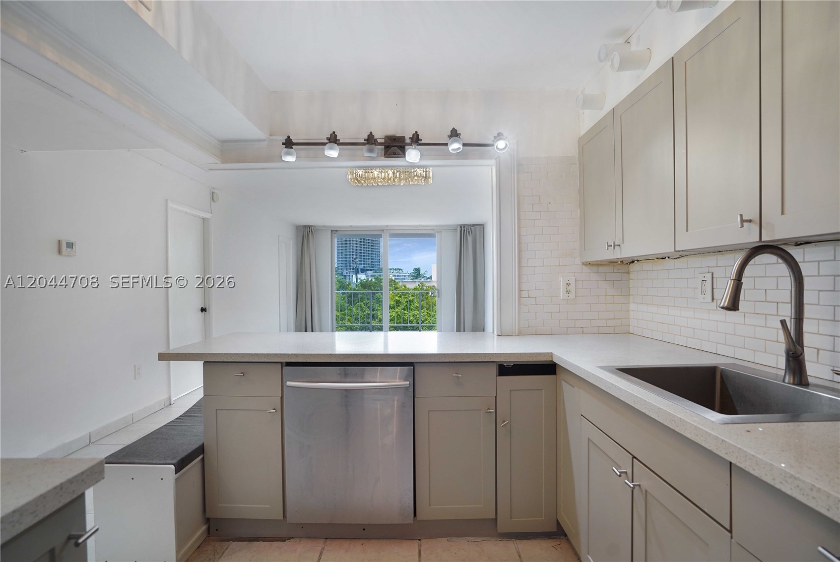 6900 Bay Dr #3H, Miami Beach FL 33141