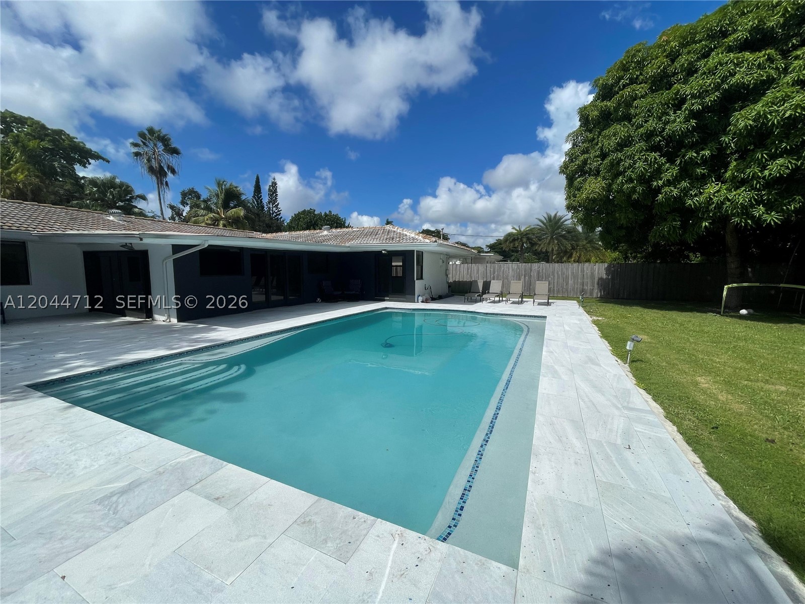 2115 Alamanda Dr, North Miami FL 33181
