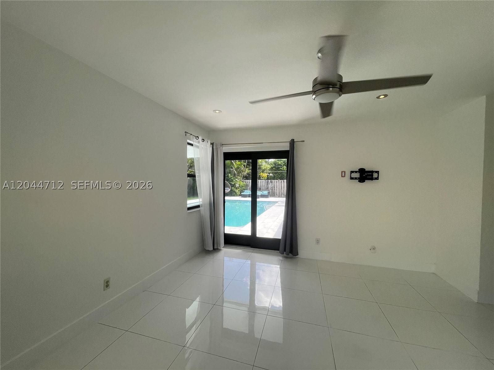 2115 Alamanda Dr, North Miami FL 33181
