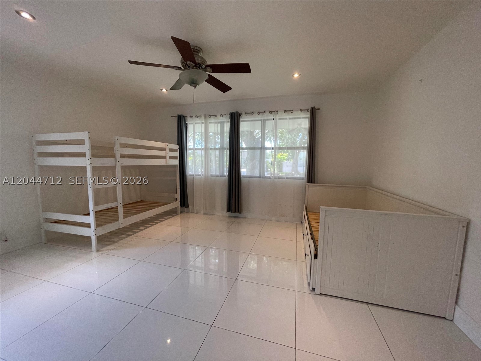 2115 Alamanda Dr, North Miami FL 33181