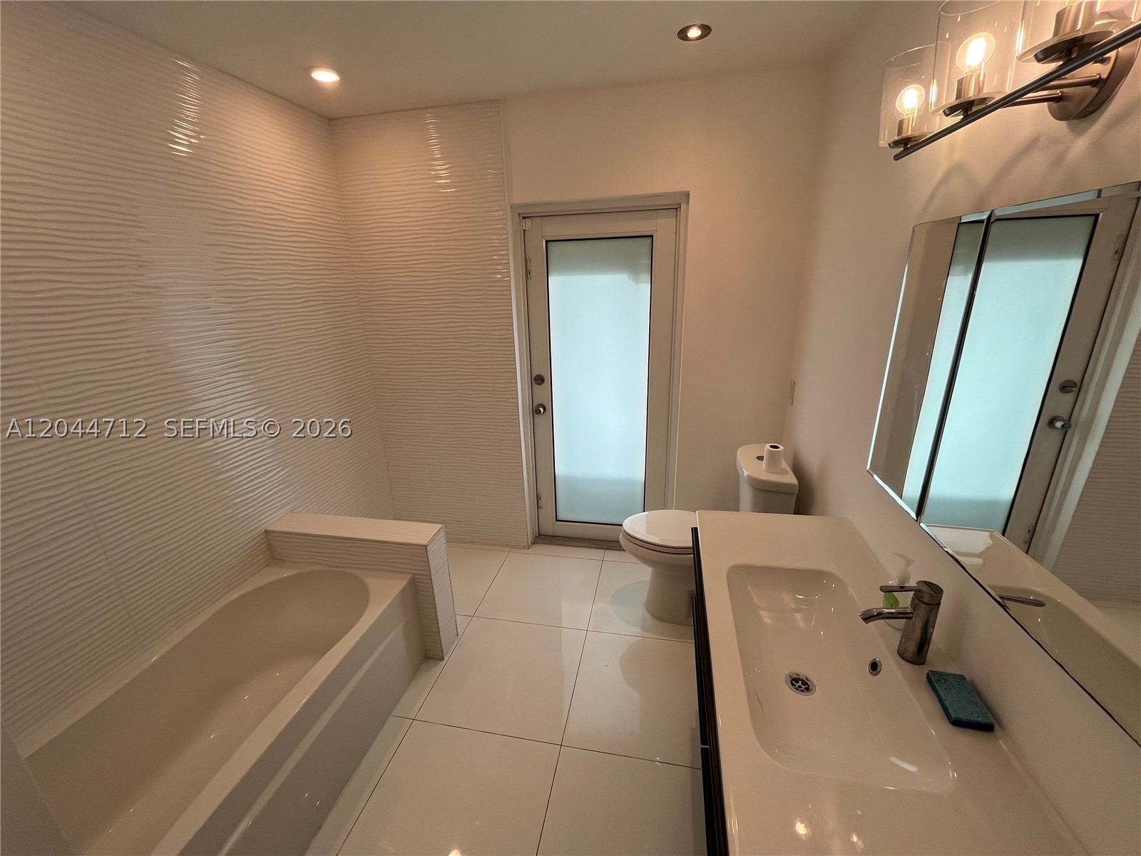 2115 Alamanda Dr, North Miami FL 33181