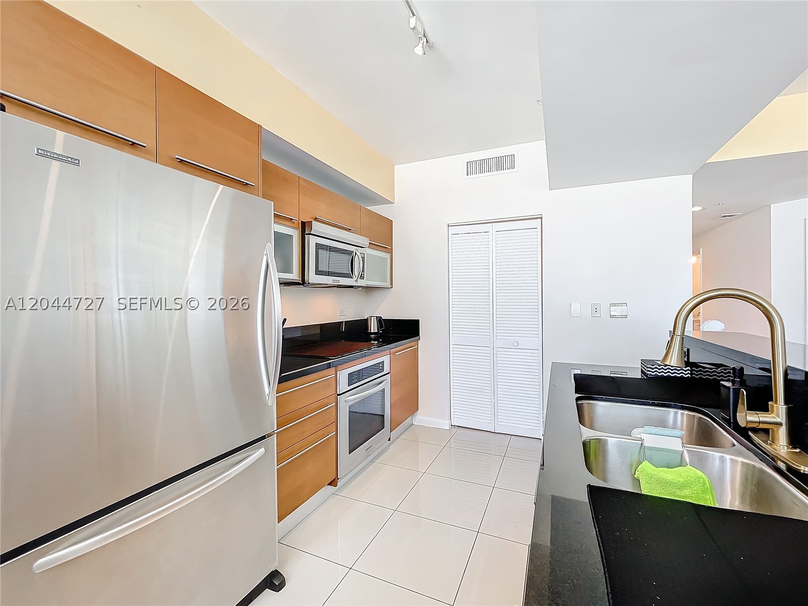 244 Biscayne Blvd #1108, Miami FL 33132