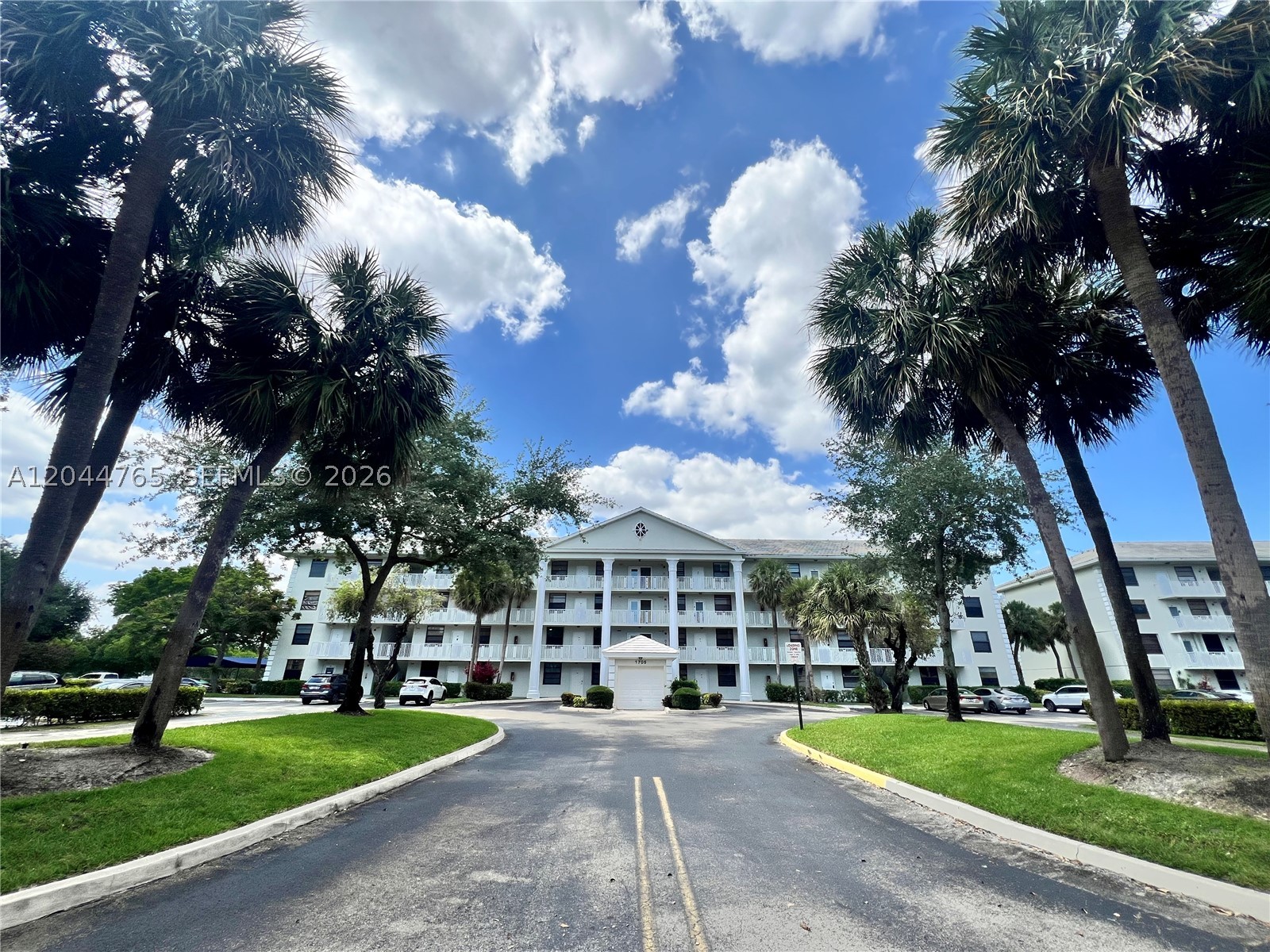 1705 Whitehall Dr #403, Davie FL 33324