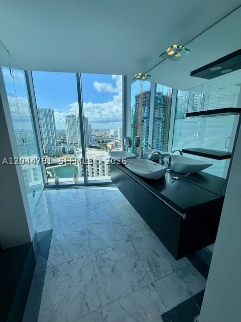 200 Biscayne Boulevard Way #3102, Miami FL 33131