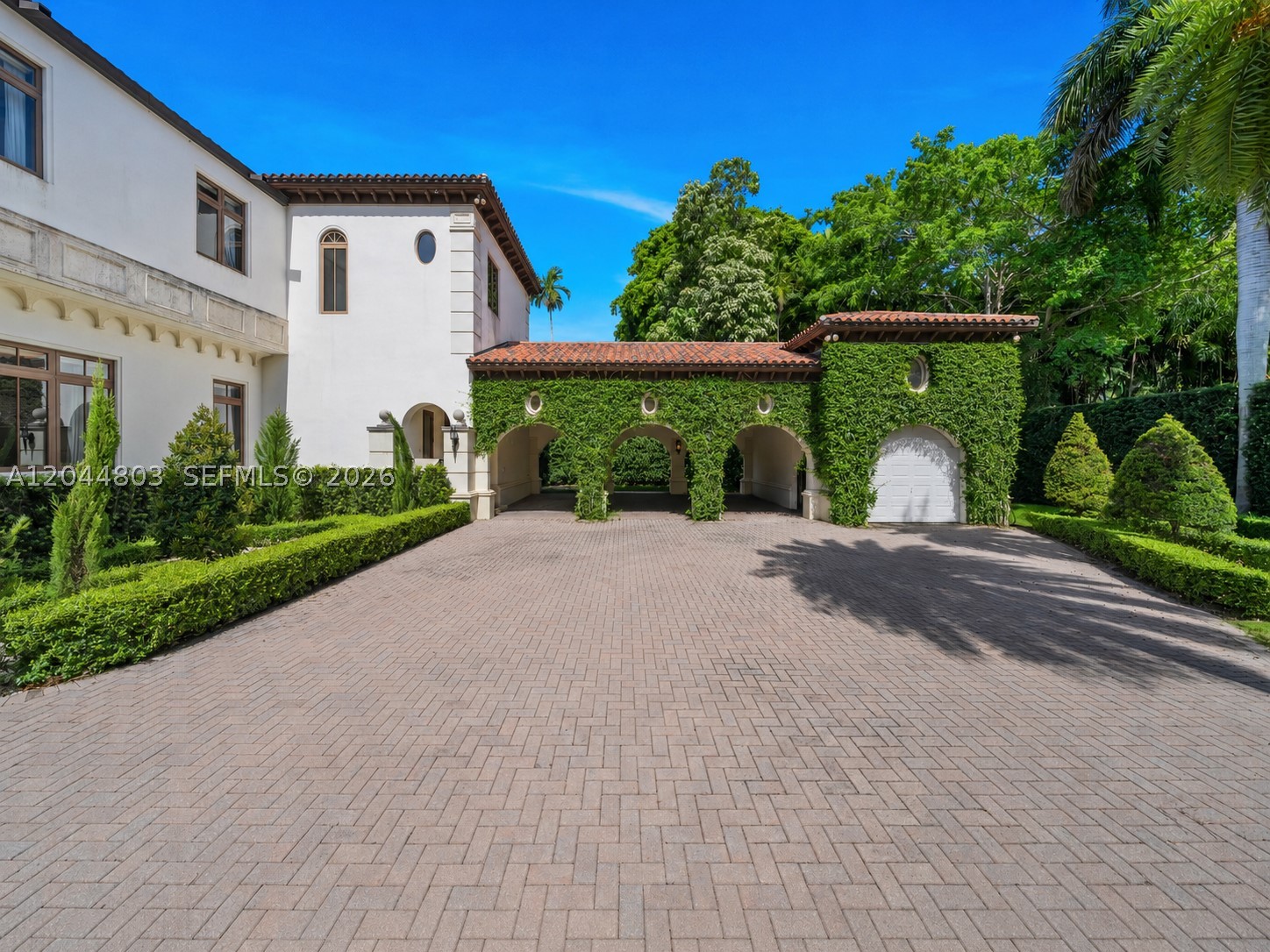 150 Edgewater Dr, Coral Gables FL 33133