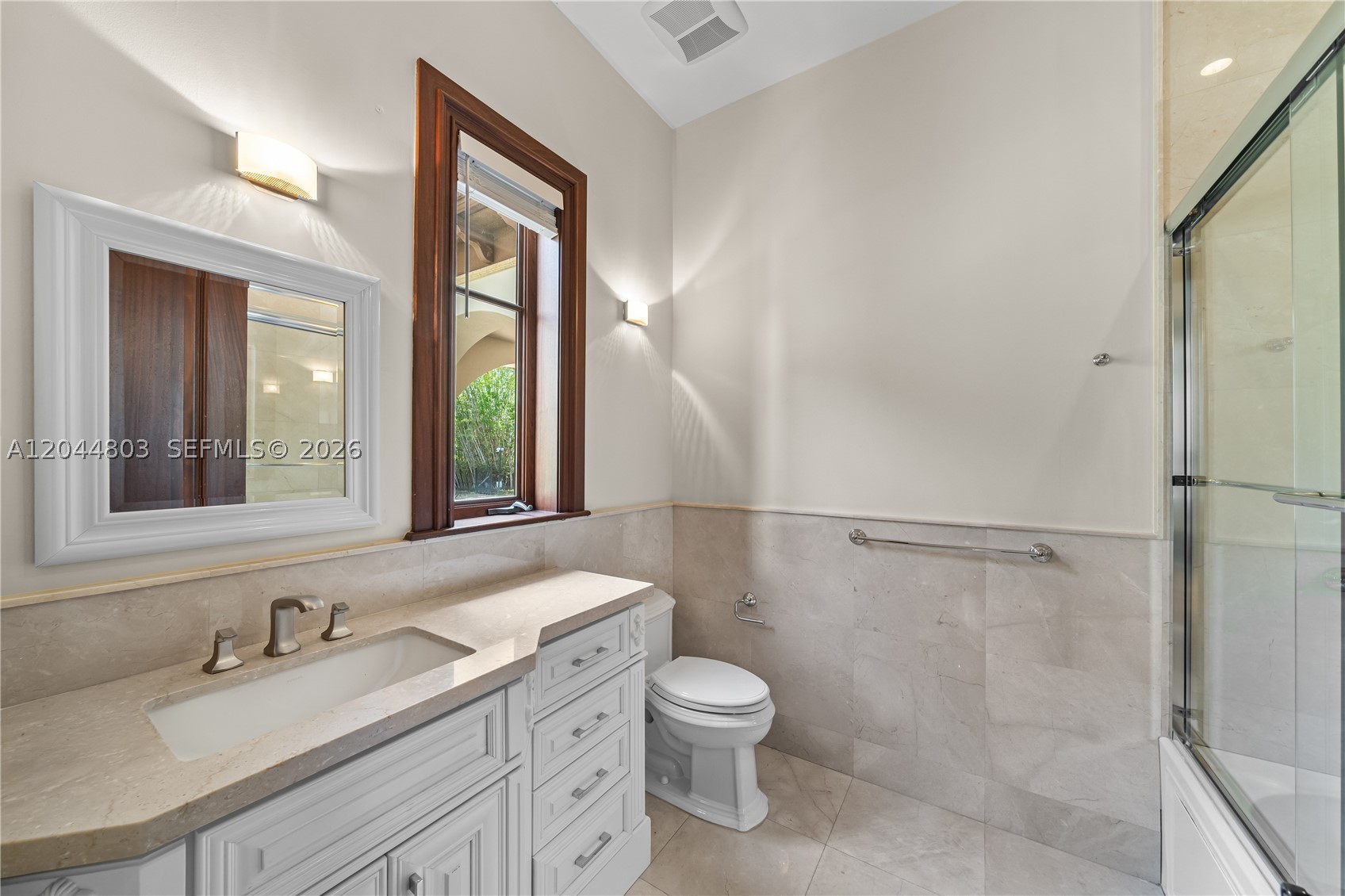 150 Edgewater Dr, Coral Gables FL 33133