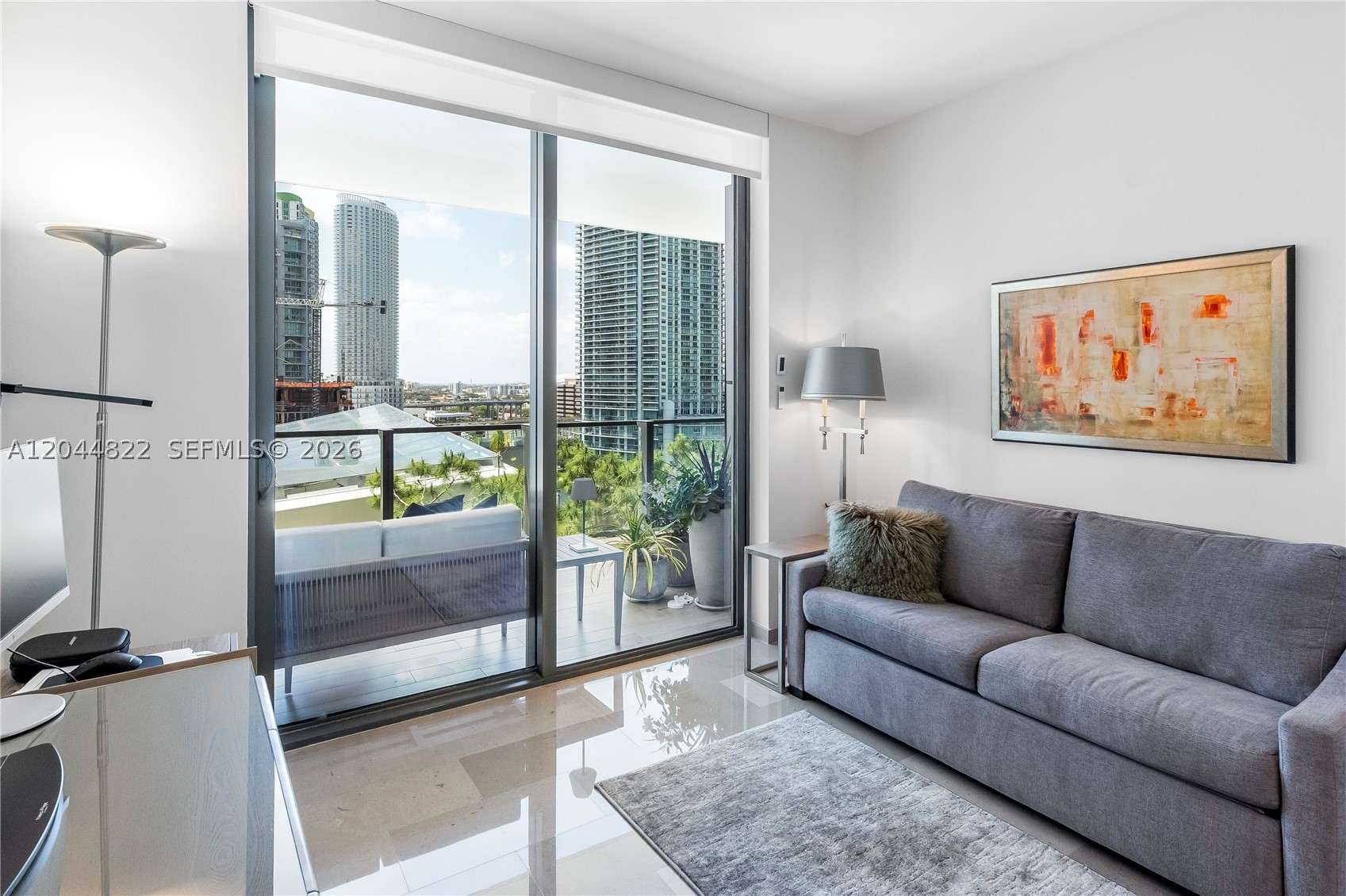 68 SE 6th St #810, Miami FL 33131