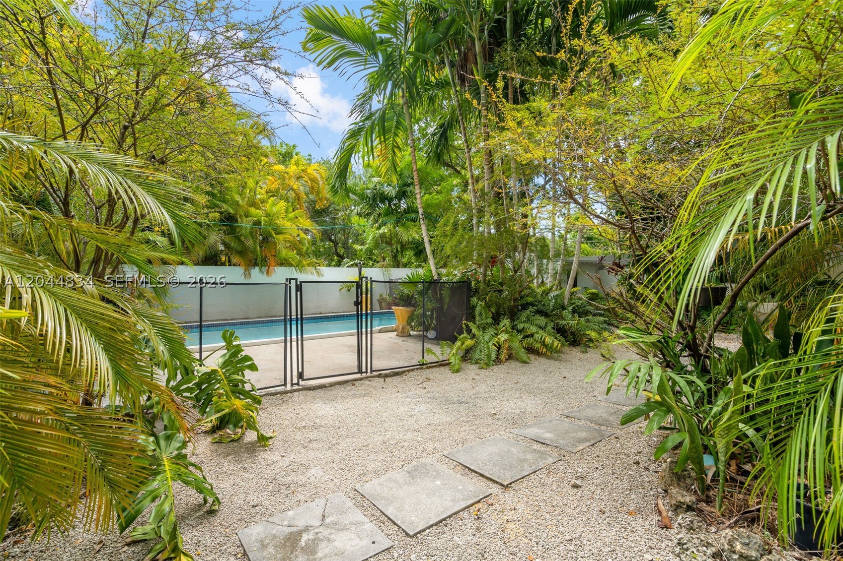 5390 Sunset Dr, Miami FL 33143