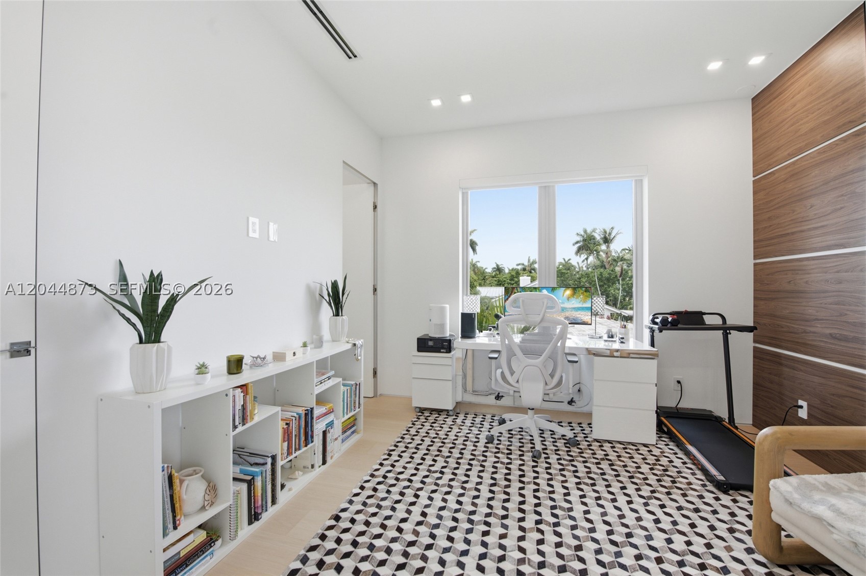 91 Fiesta Way, Fort Lauderdale FL 33301