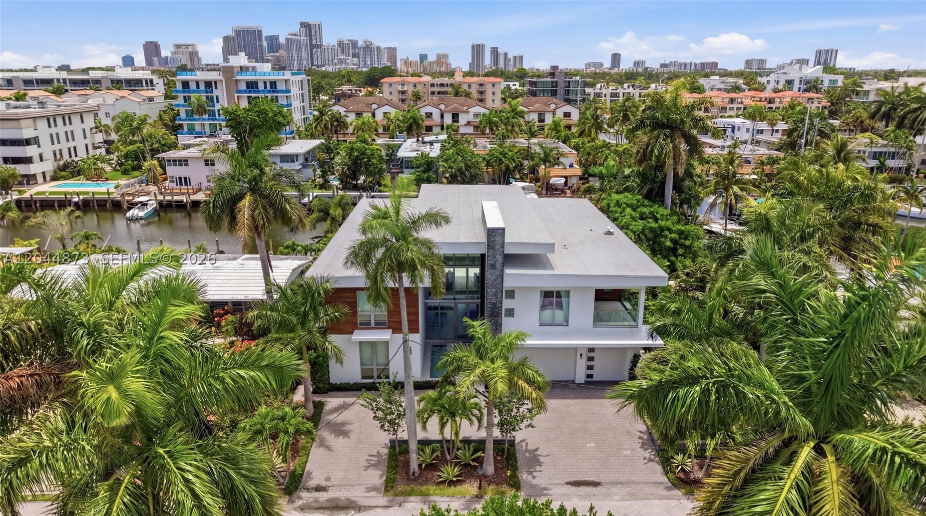 91 Fiesta Way, Fort Lauderdale FL 33301