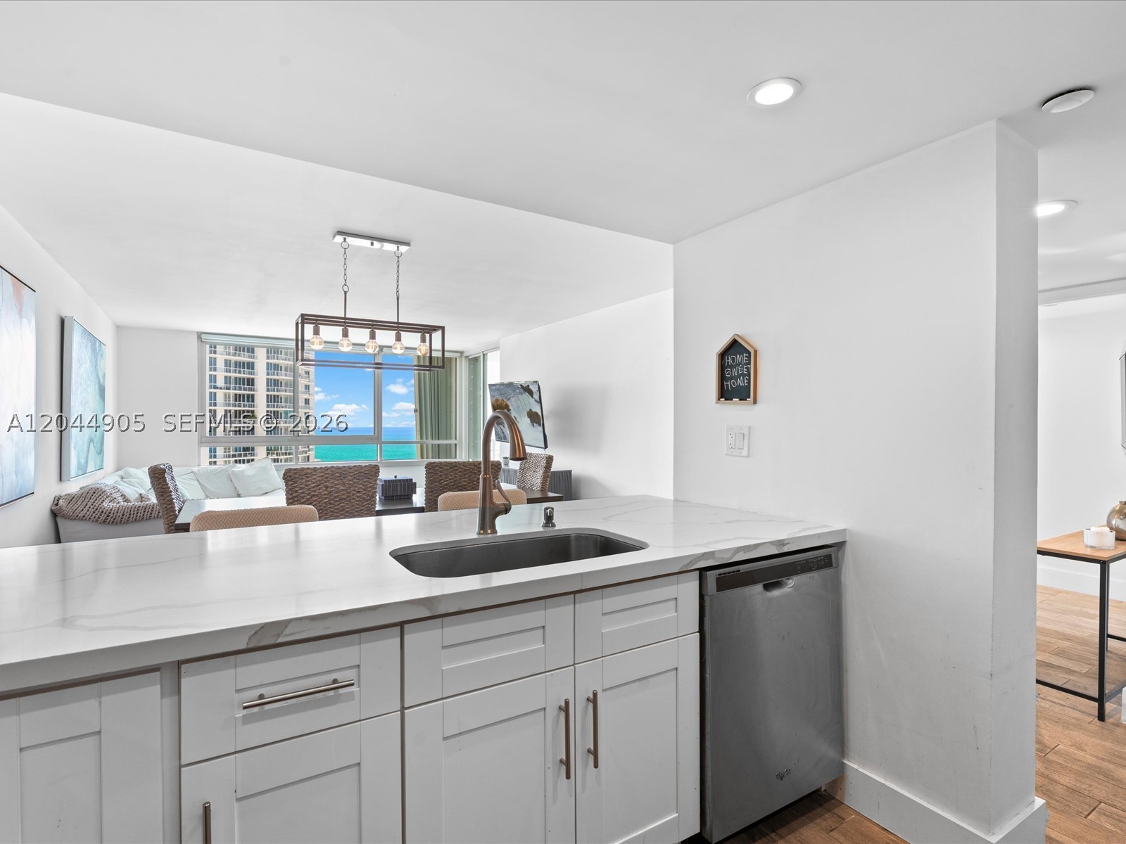 400 S Pointe Dr #1102, Miami Beach FL 33139