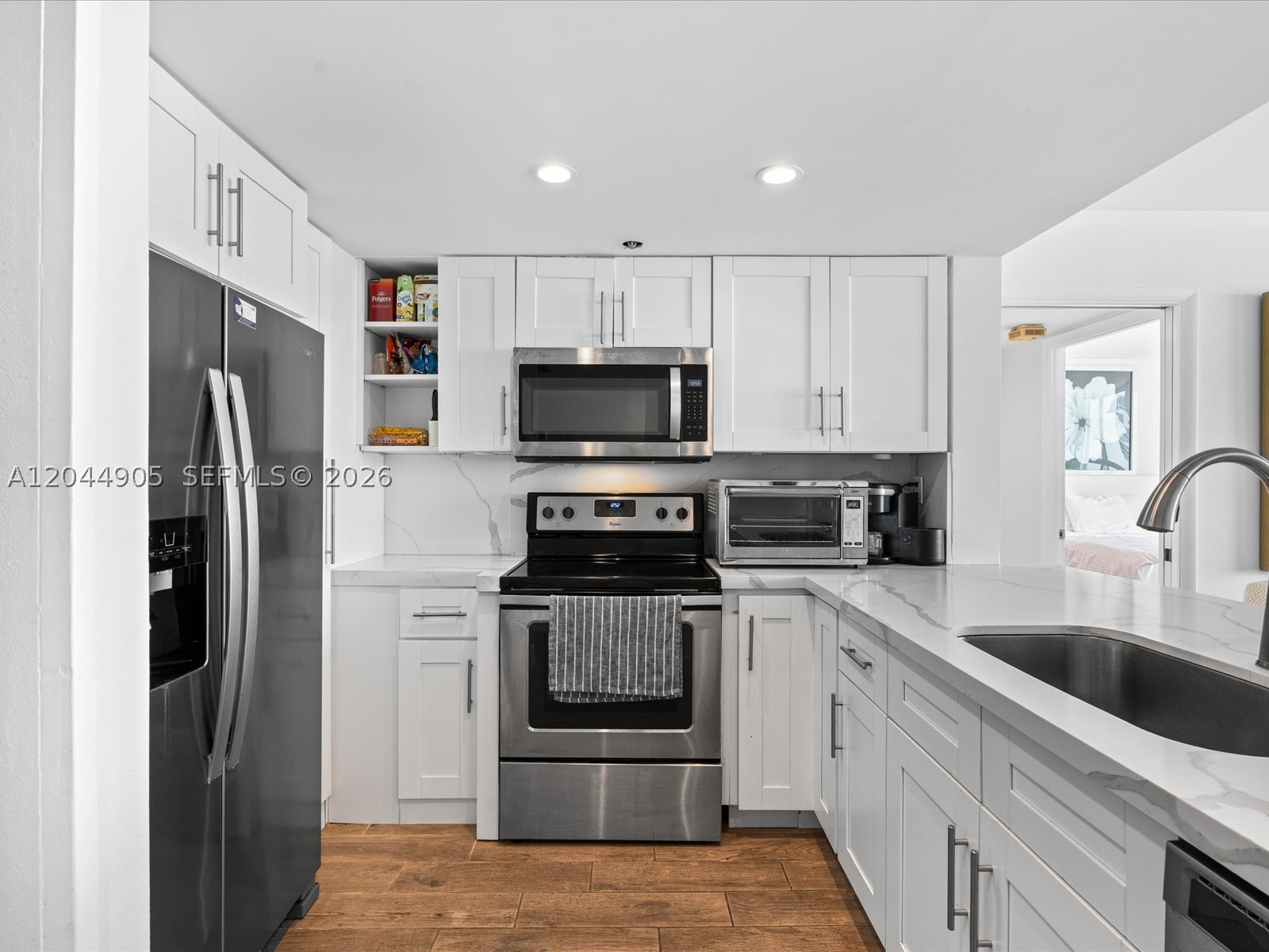 400 S Pointe Dr #1102, Miami Beach FL 33139