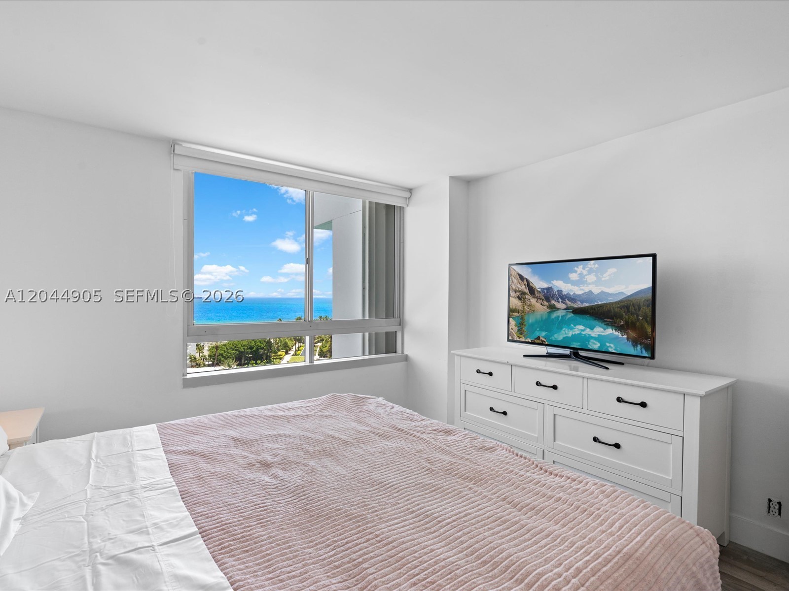 400 S Pointe Dr #1102, Miami Beach FL 33139