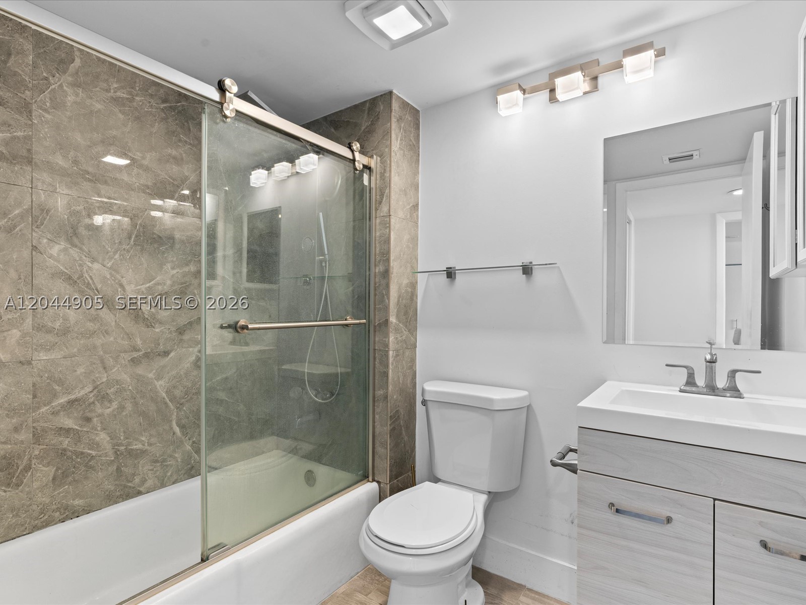 400 S Pointe Dr #1102, Miami Beach FL 33139