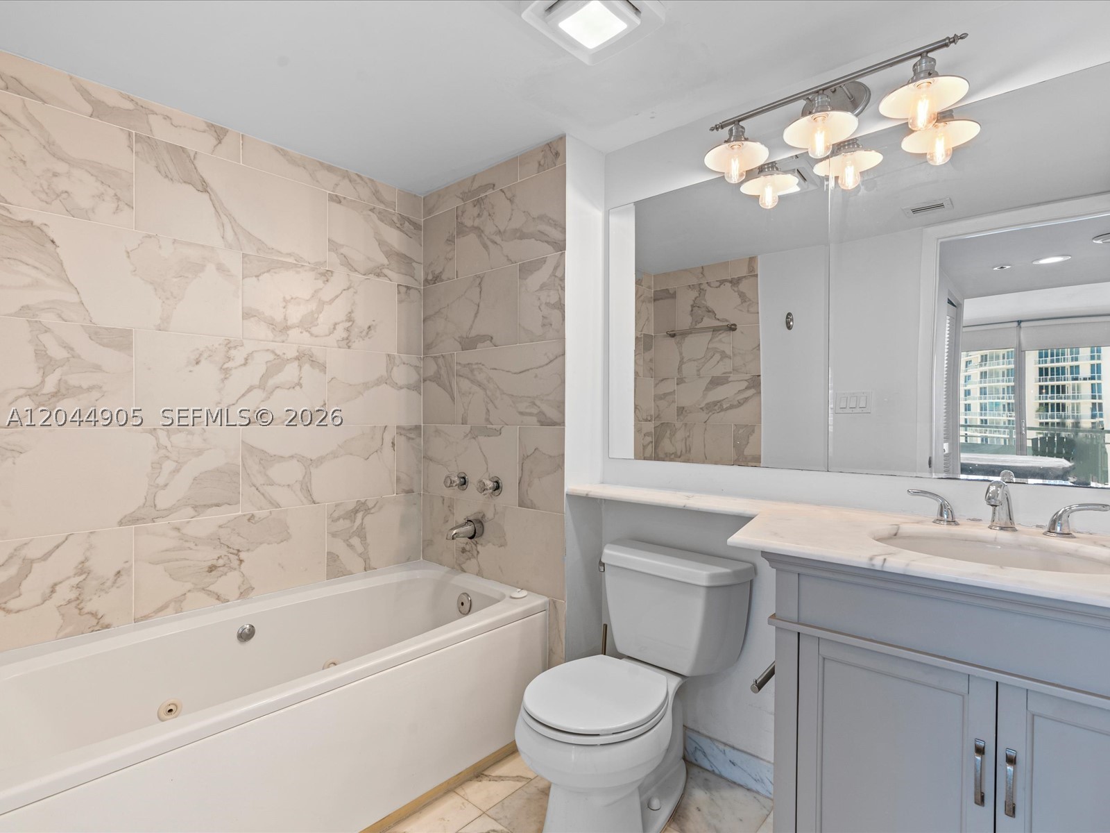 400 S Pointe Dr #1102, Miami Beach FL 33139
