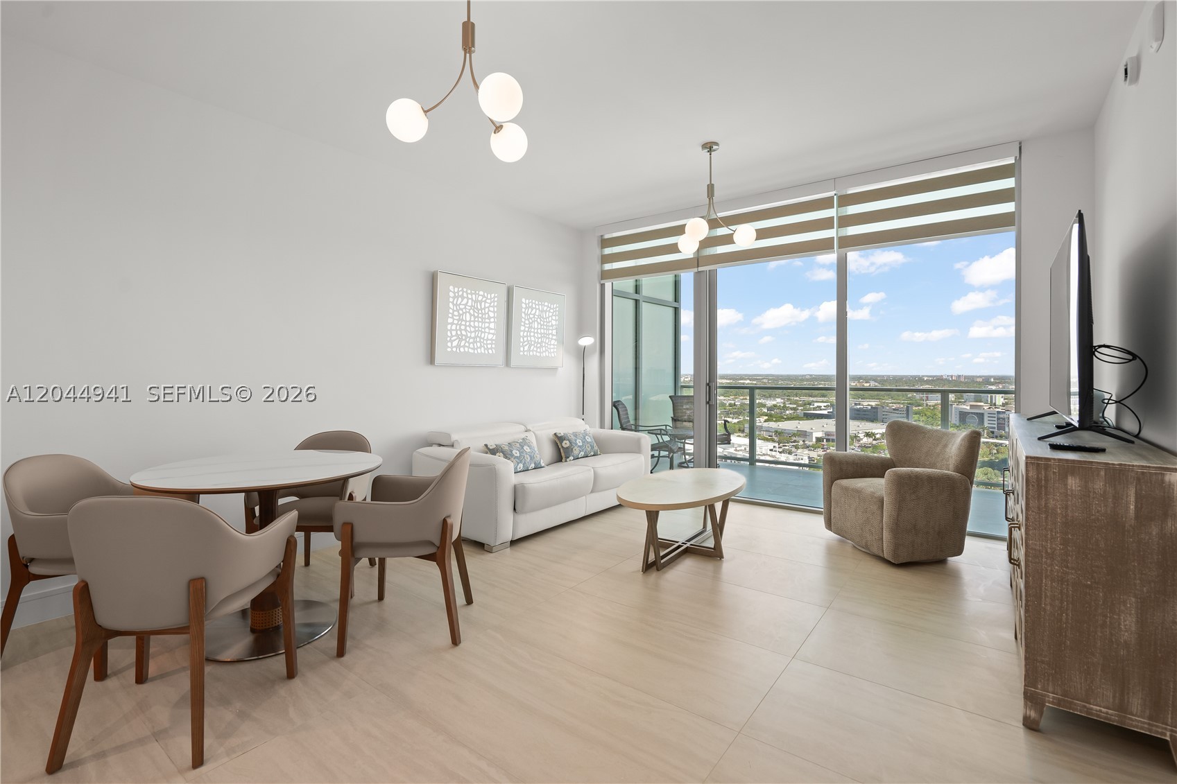 2411 Laguna Circle #2107, Miami FL 33181