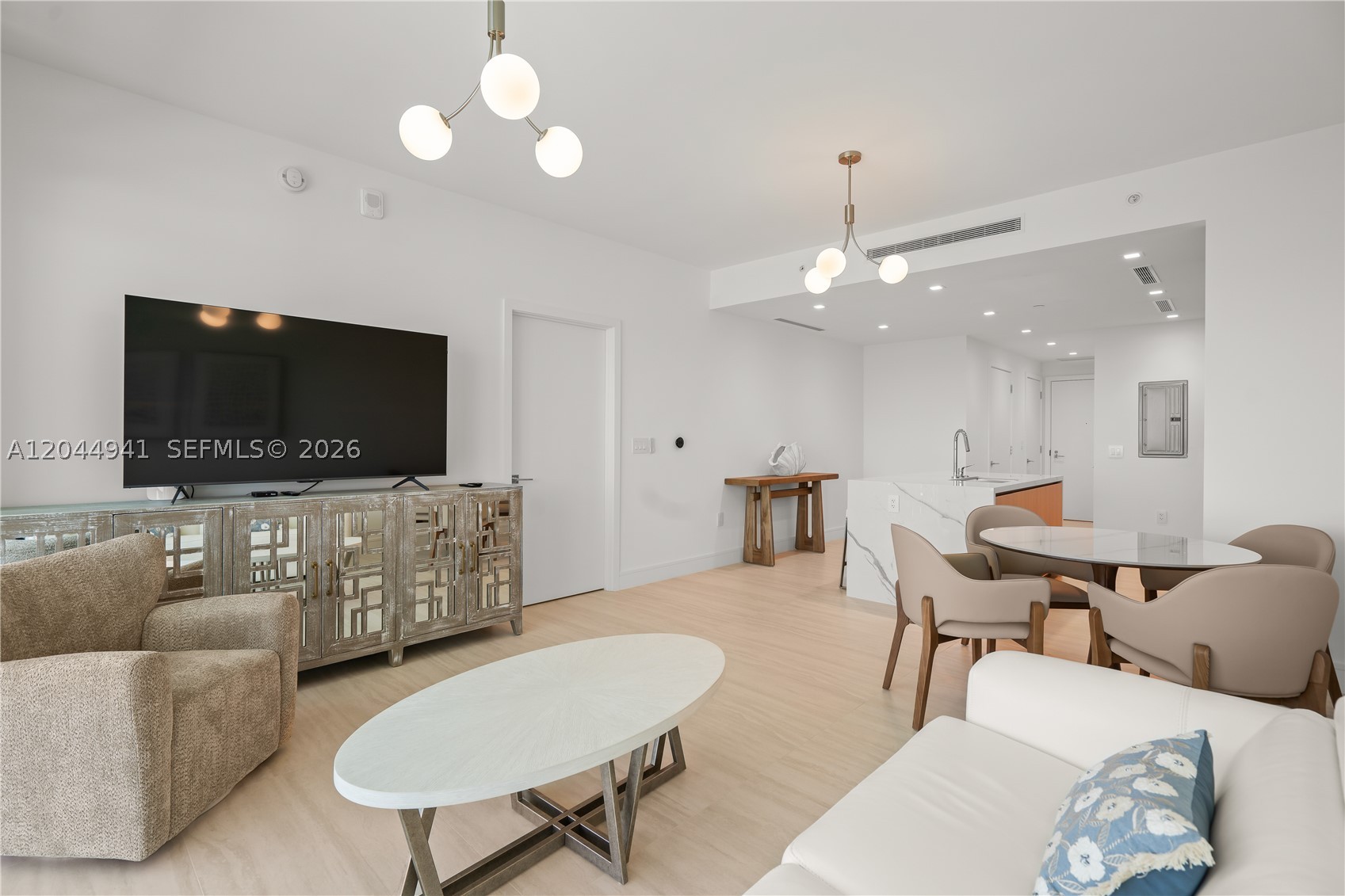 2411 Laguna Circle #2107, Miami FL 33181