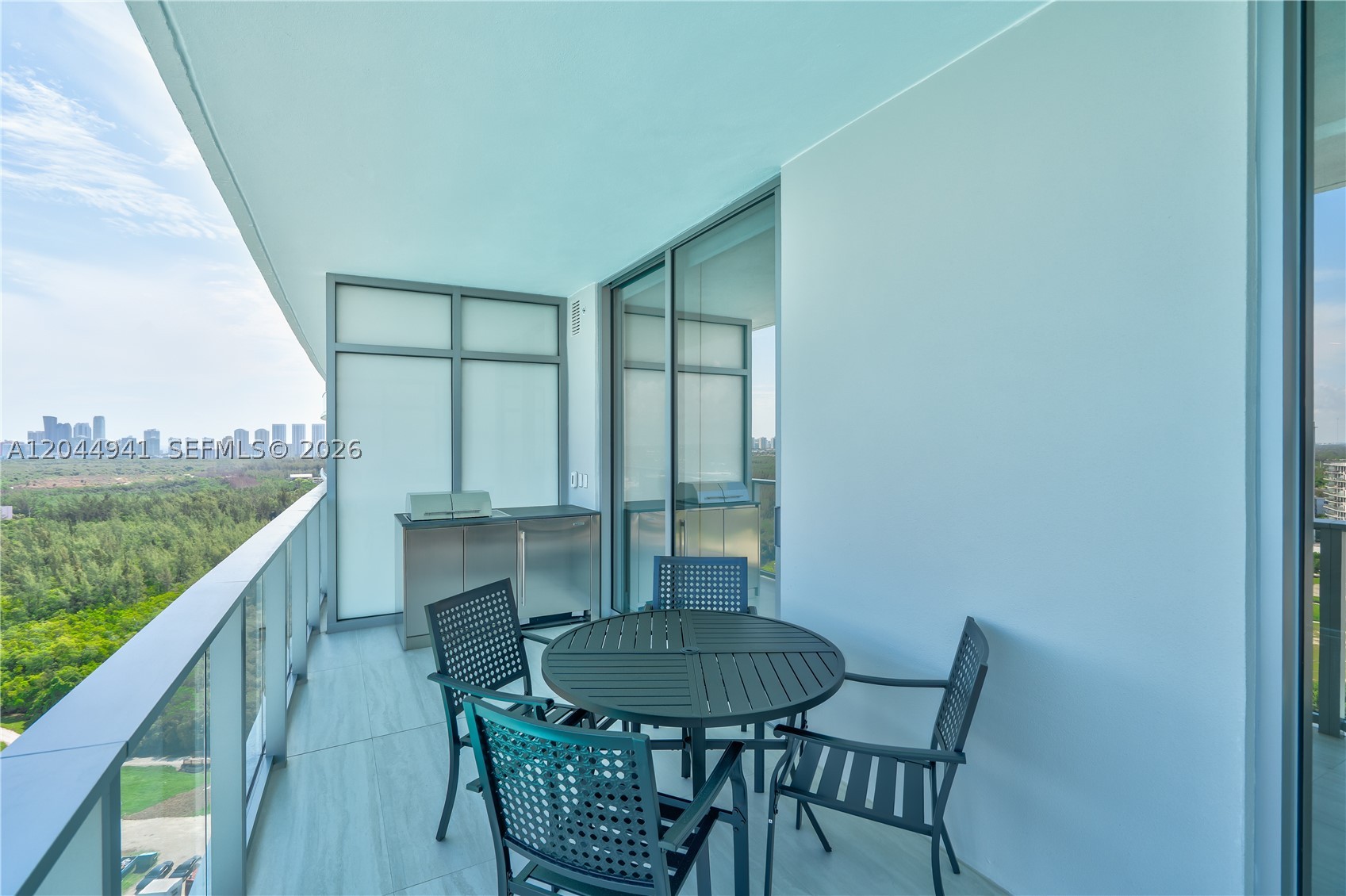 2411 Laguna Circle #2107, Miami FL 33181
