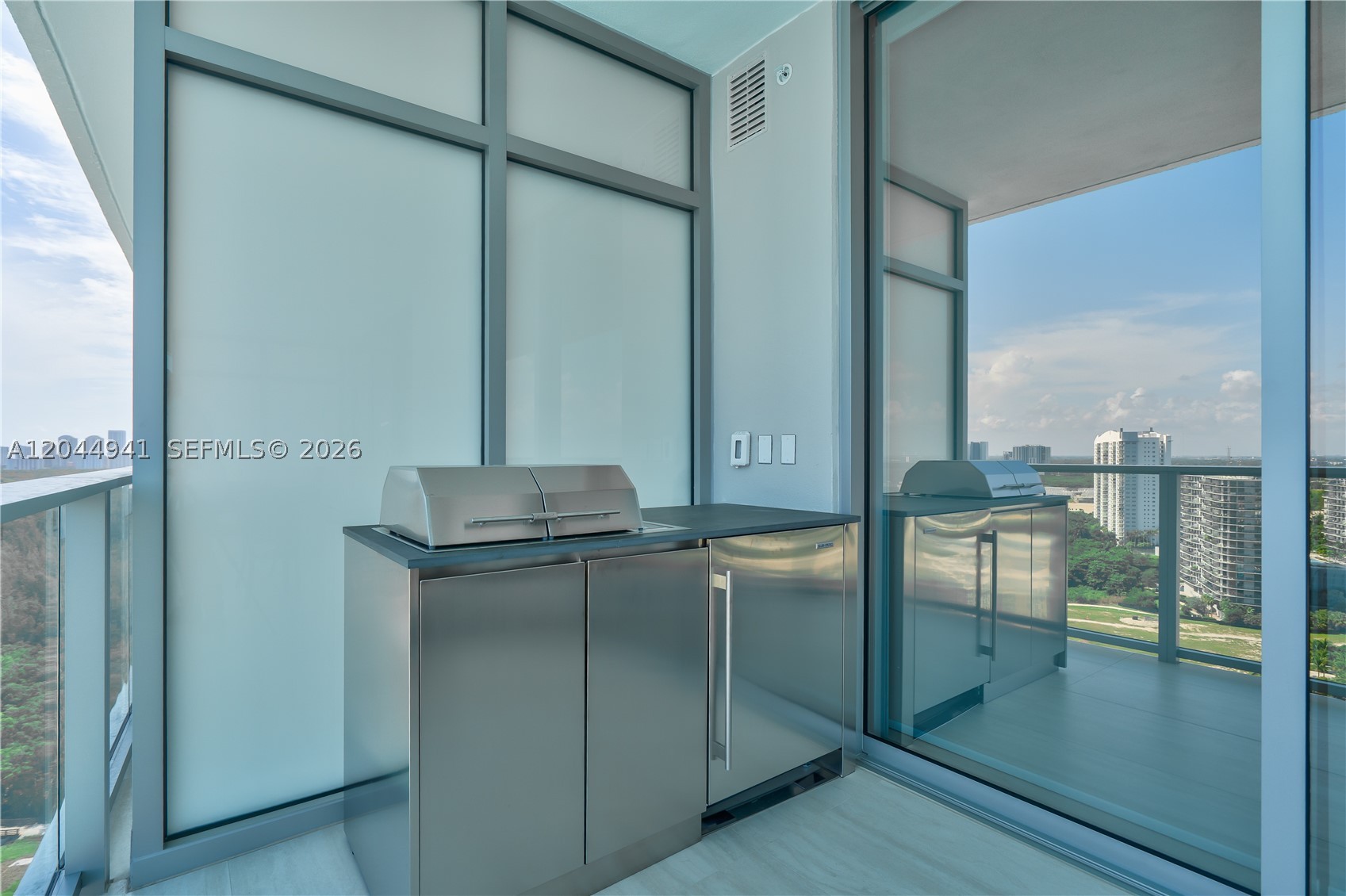 2411 Laguna Circle #2107, Miami FL 33181