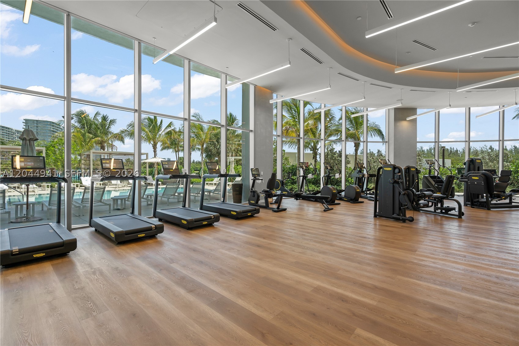 2411 Laguna Circle #2107, Miami FL 33181