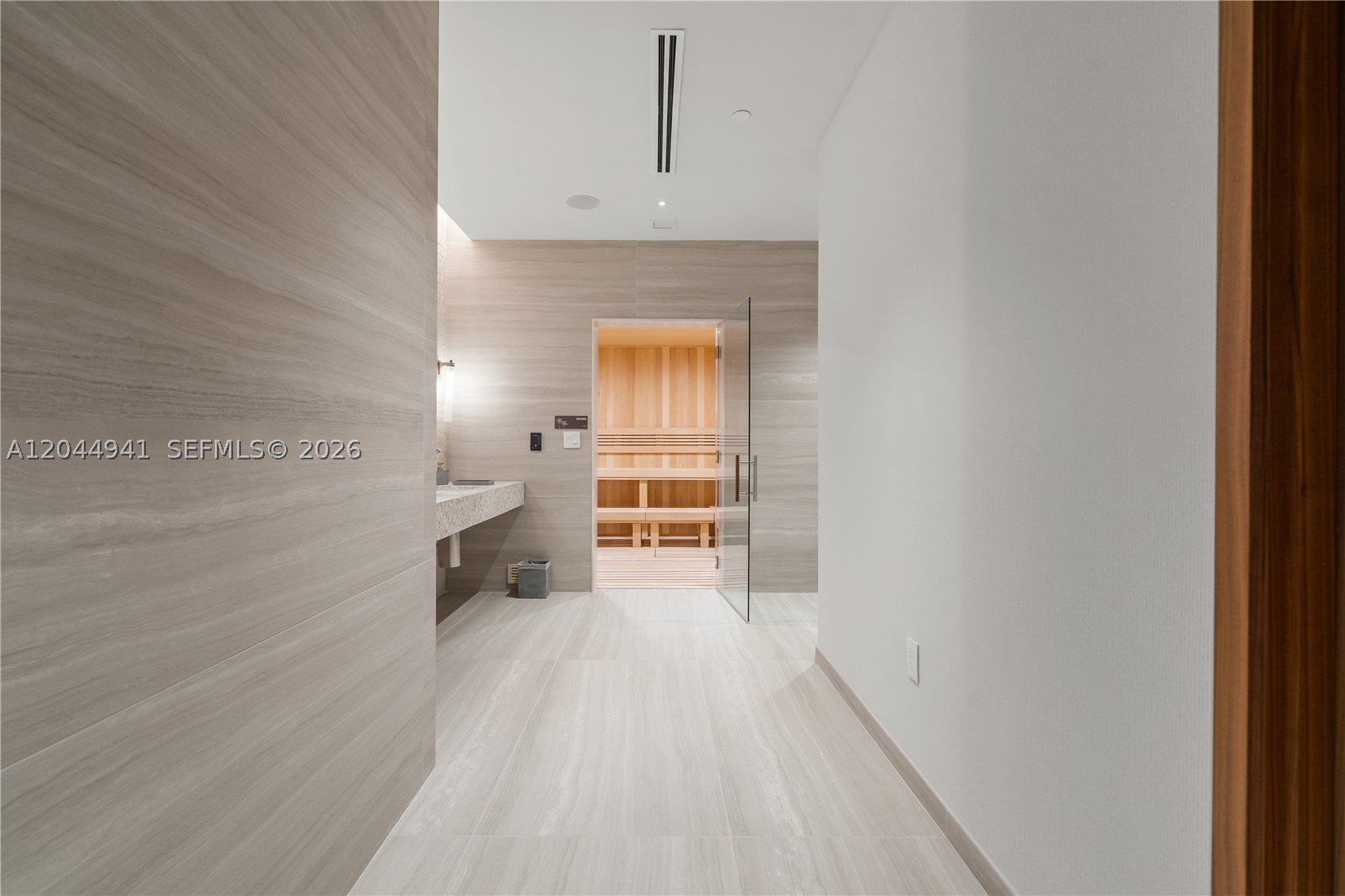 2411 Laguna Circle #2107, Miami FL 33181