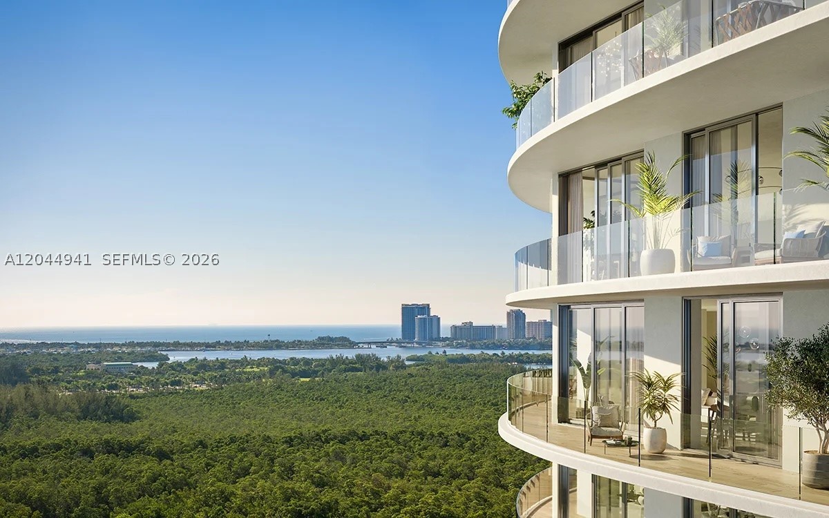 2411 Laguna Circle #2107, Miami FL 33181