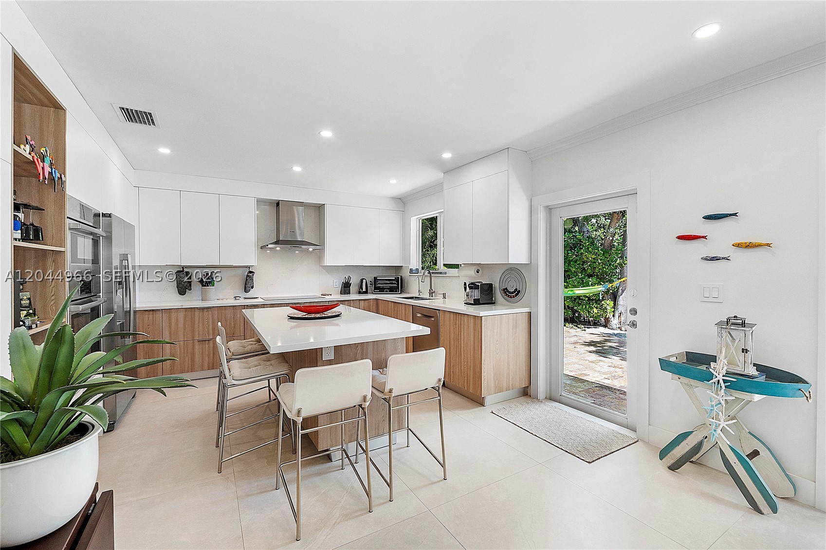 301 Hampton Ln, Key Biscayne FL 33149