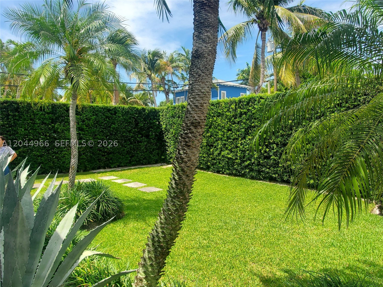 301 Hampton Ln, Key Biscayne FL 33149