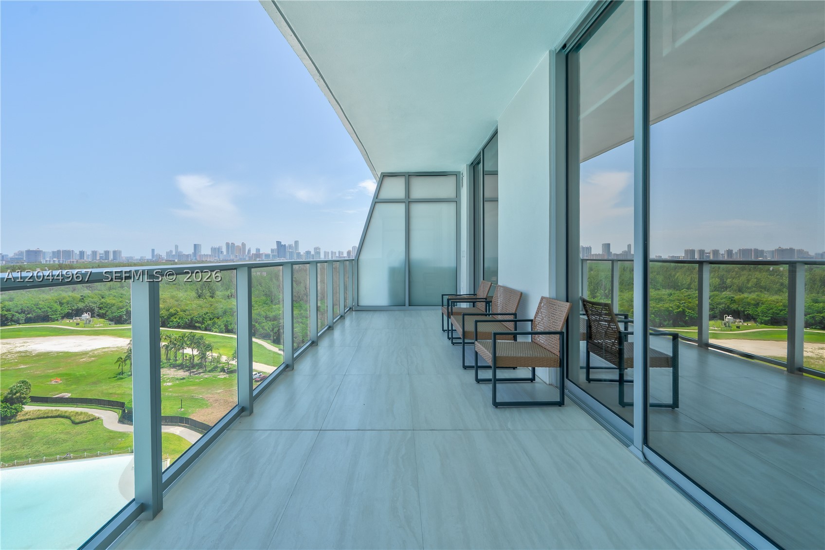 2411 Laguna Circle #1207, Miami FL 33181