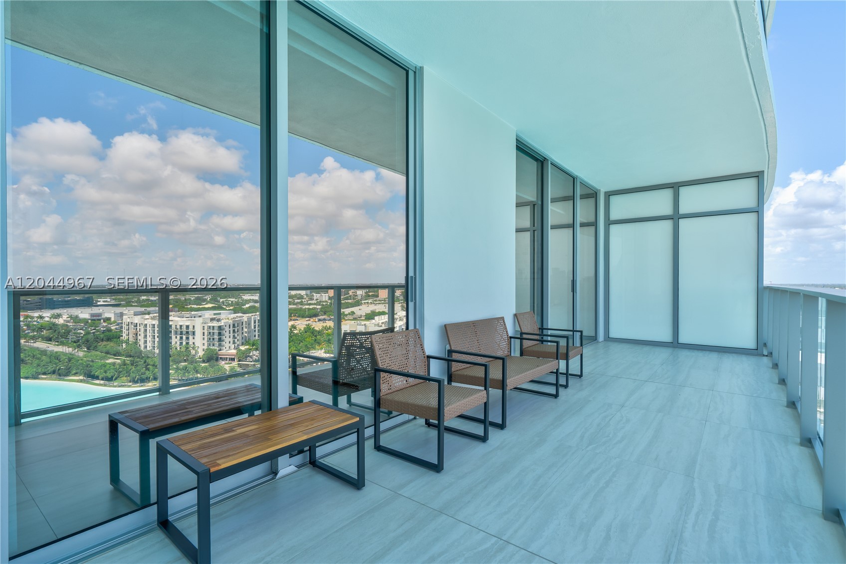 2411 Laguna Circle #1207, Miami FL 33181