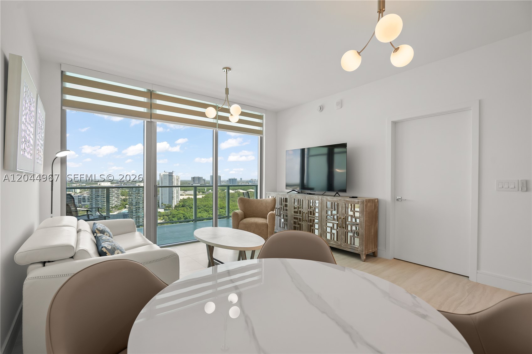 2411 Laguna Circle #1207, Miami FL 33181