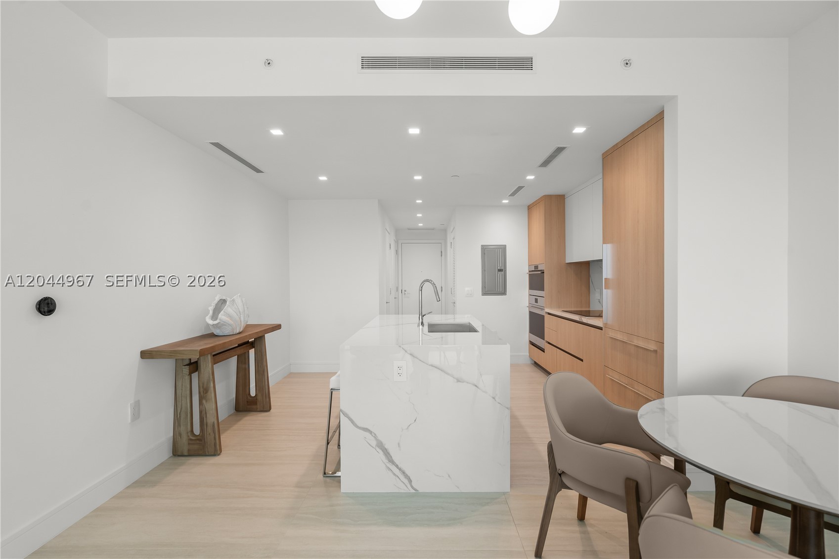 2411 Laguna Circle #1207, Miami FL 33181