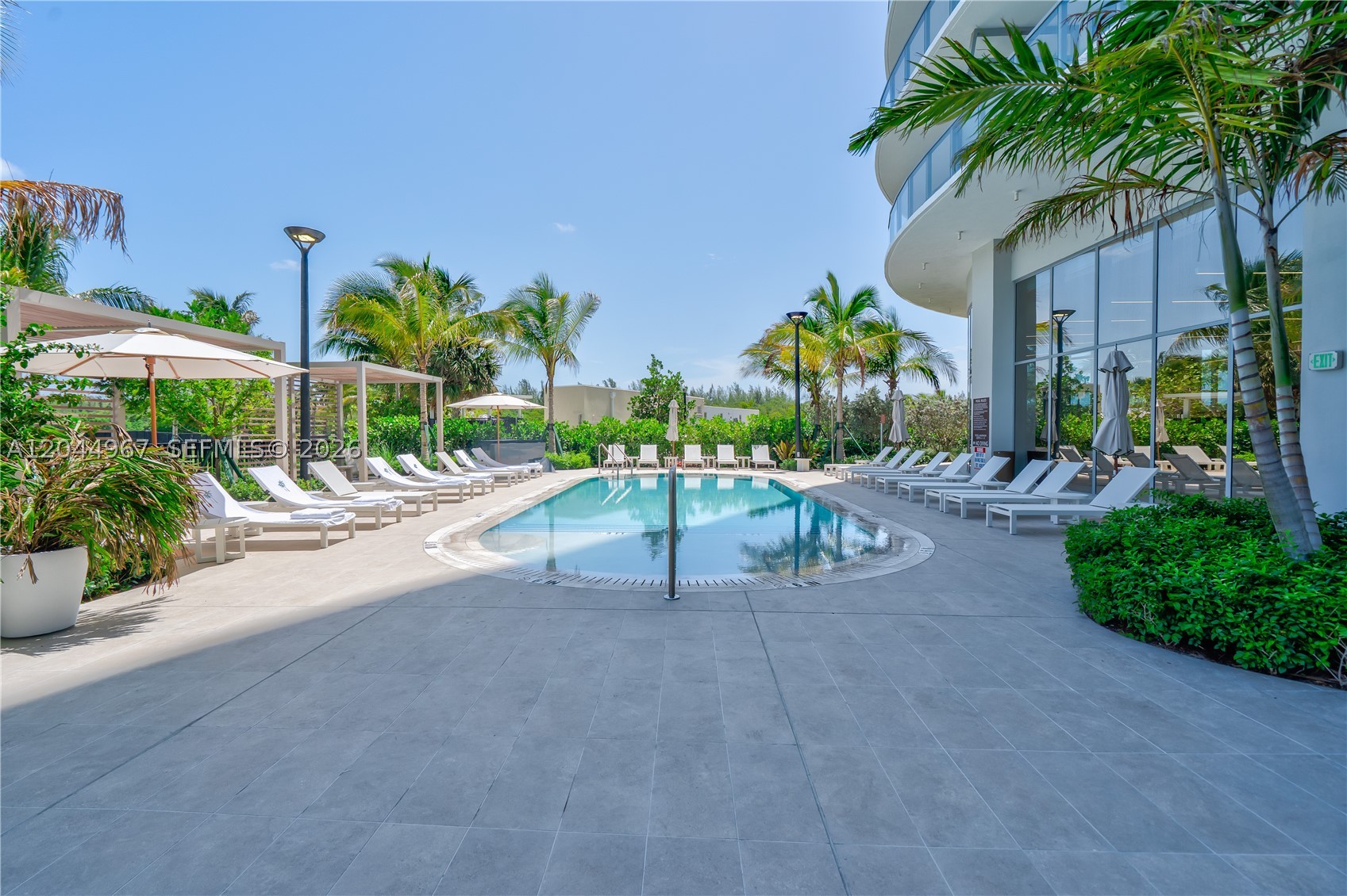 2411 Laguna Circle #1207, Miami FL 33181