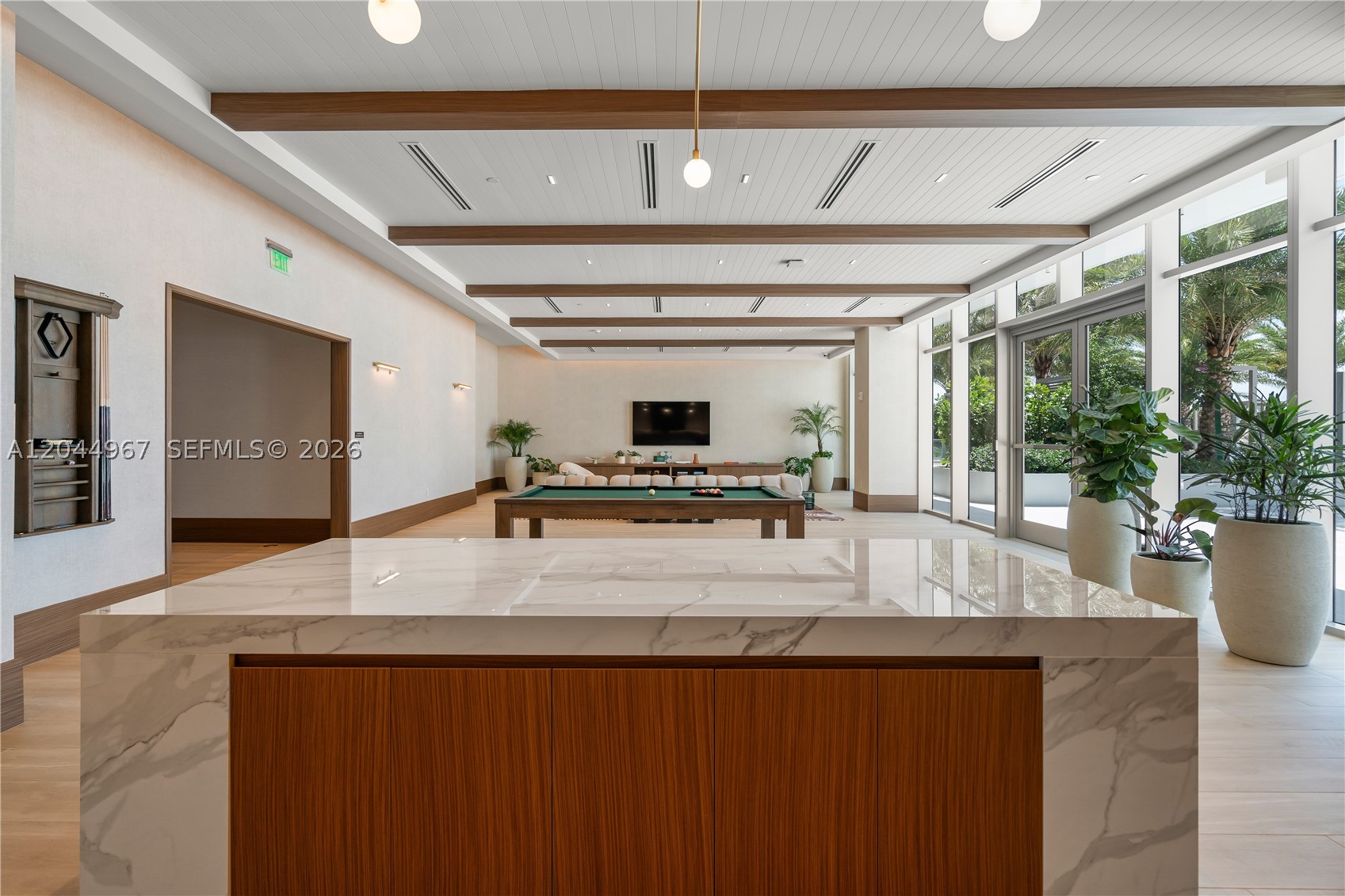 2411 Laguna Circle #1207, Miami FL 33181