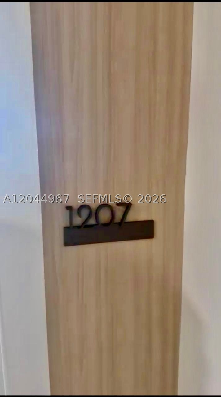 2411 Laguna Circle #1207, Miami FL 33181